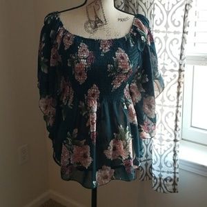 Cleo Flowy top sz L